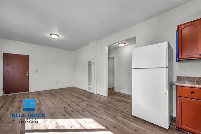 Building Photo - 8316 San Pedro St