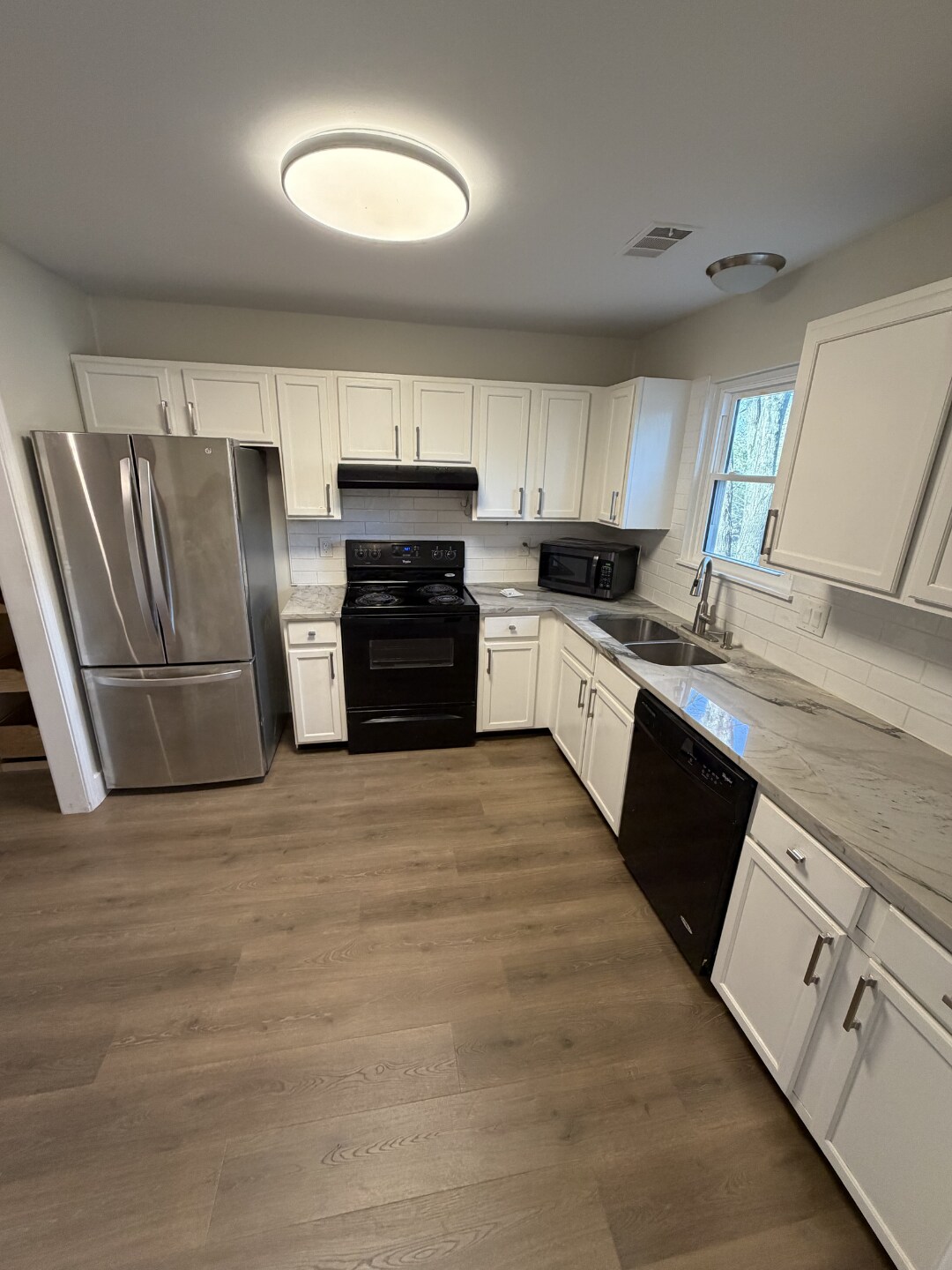 Building Photo - 3155 Cape Cir