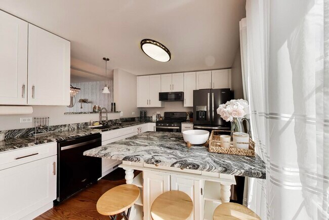 Building Photo - 590 Triumph Ct