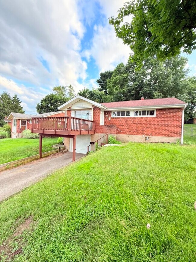 Building Photo - Newly remodeled 3-bedroom, 1.5-bath home featuring granite countertops, central A/C, and a partia...