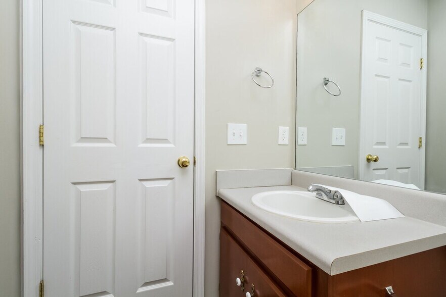 Building Photo - 4465 Winton Dr