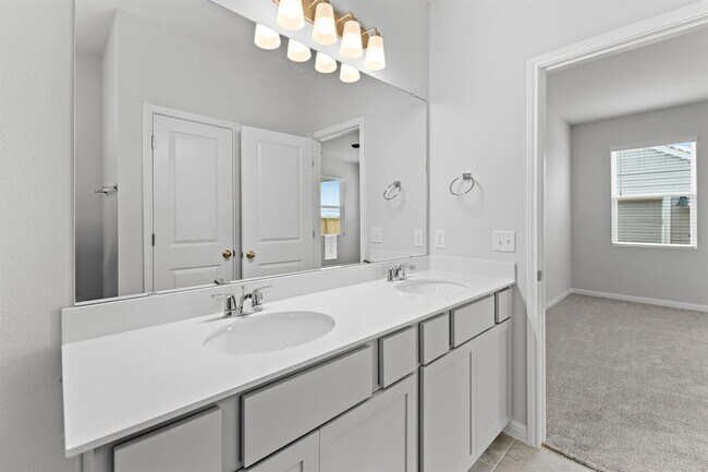 Building Photo - 100 Elm Br Trl