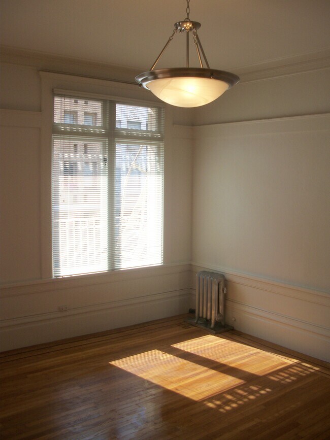Building Photo - 810 Jones St