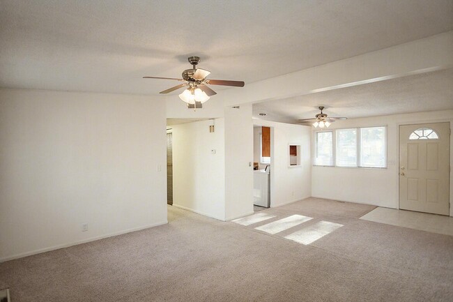 Building Photo - 500 Eldora Ln