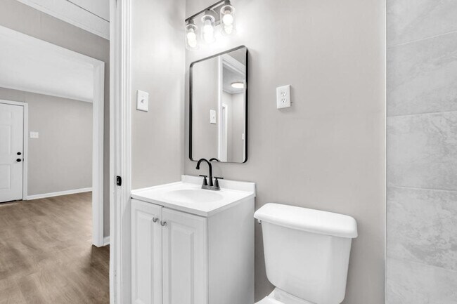 Building Photo - 1880 Glory Cir