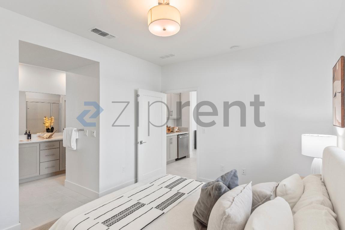 Building Photo - 37380 Watersail Way