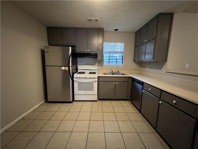 Building Photo - 2580 Teakwood Ln