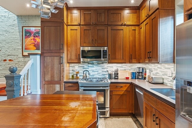 Building Photo - 717 Lampton St