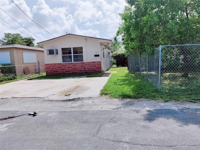 Building Photo - 805 NW 3rd Terrace