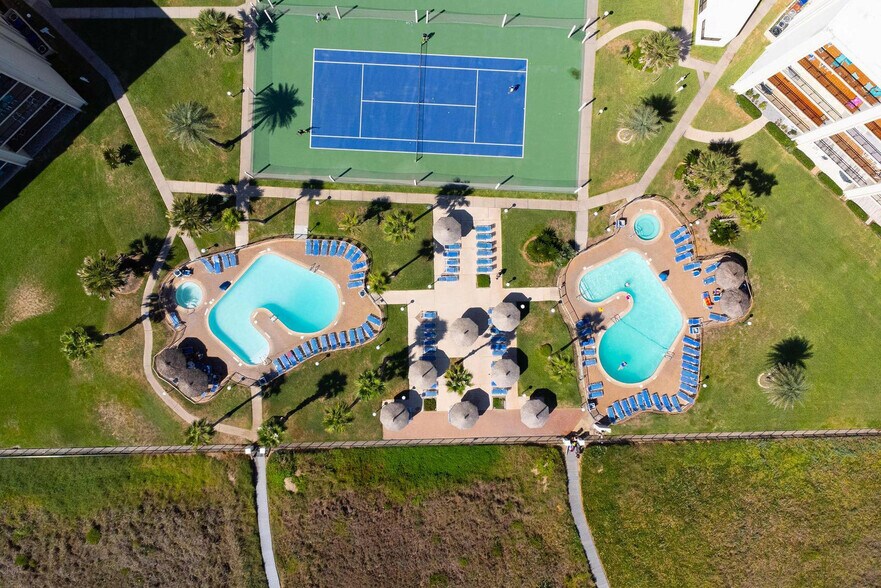 Building Photo - 404 Padre Blvd