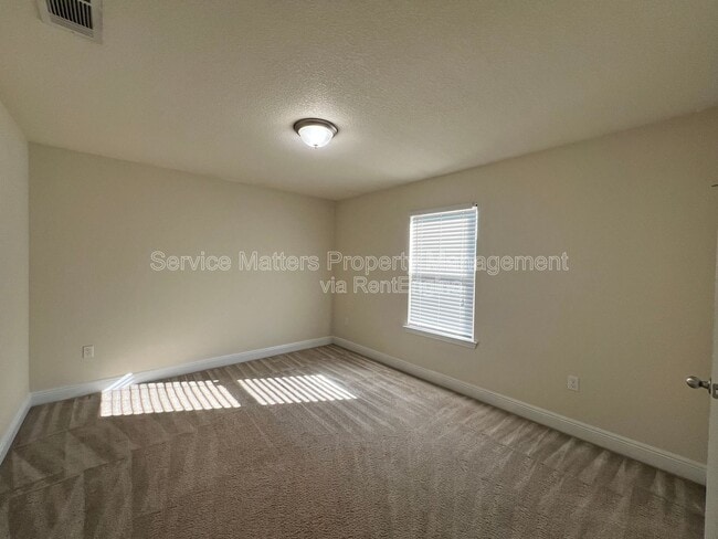 Building Photo - 7037 Season Dr