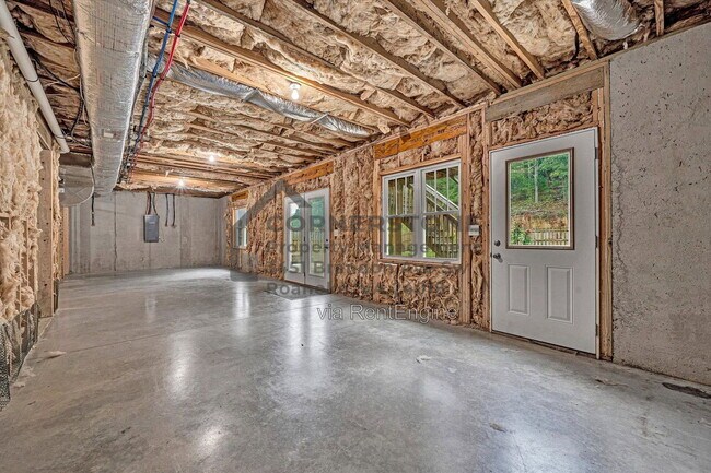 Building Photo - 2737 Russlen Dr