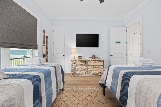 Building Photo - Gorgeous Custom Home Available for Snowbir...