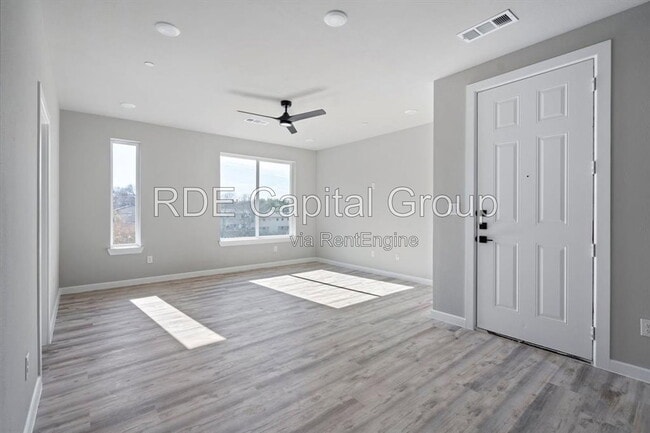 Building Photo - 948 S Corinth St Rd