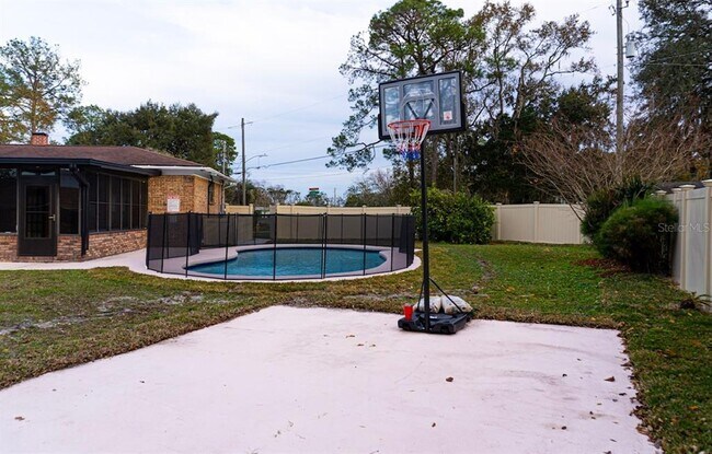 Building Photo - 8514 Concord Ct