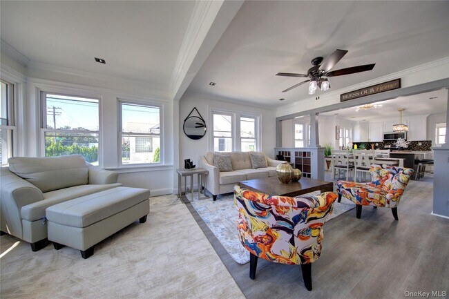 Building Photo - 16 Roosevelt Ave