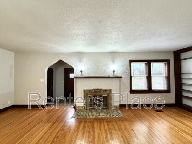 Building Photo - 5524 S Owasso Ave