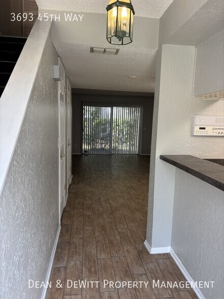 Building Photo - 2 Bed/1 Bath