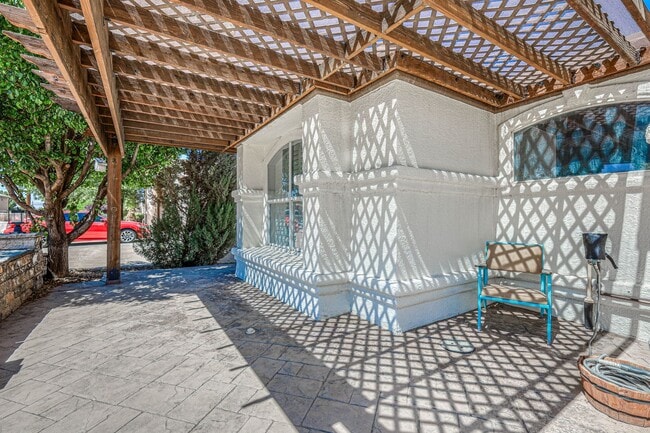 Building Photo - 5948 Anapaula Dr