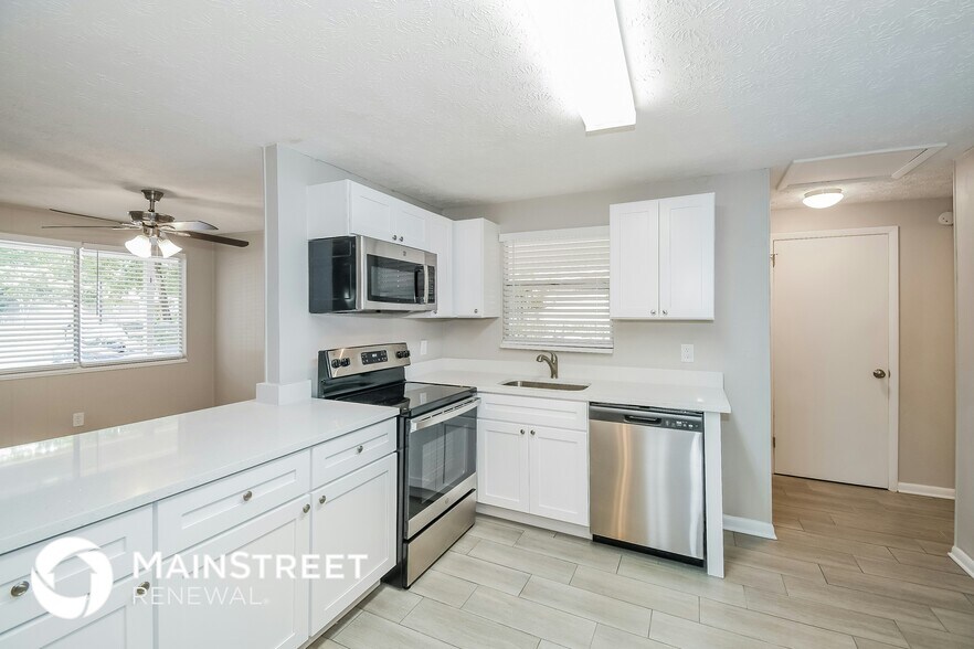 Building Photo - 4425 Jana Ln N