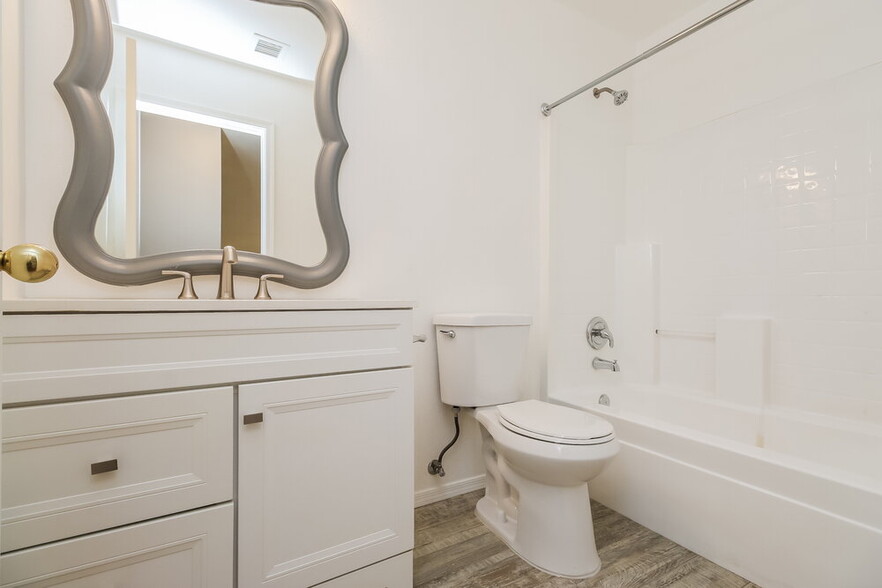 Building Photo - 4711 E Silverwood Dr