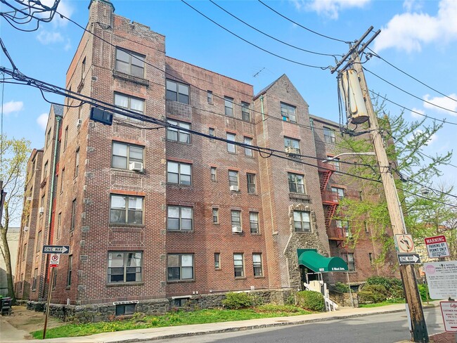 Building Photo - 6 West Ave