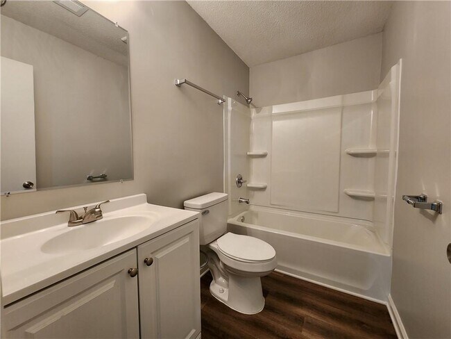 Building Photo - 723 W Creek Cir