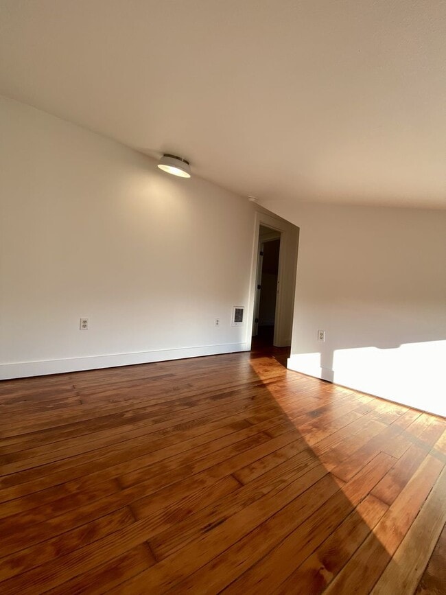 Building Photo - 5728 N Williams Ave