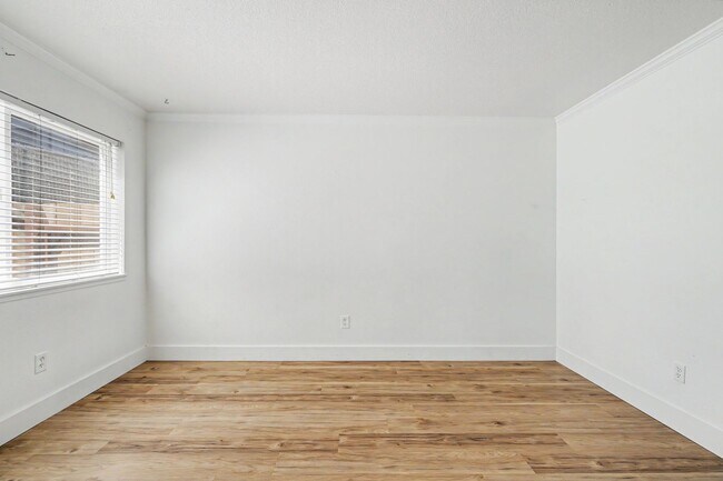 Building Photo - 5260-5262 Springcrest Drive