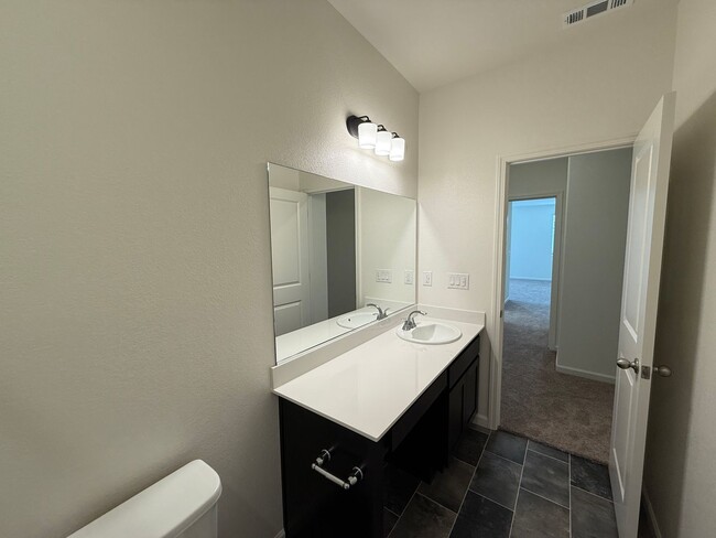 Building Photo - Brand NEW single story home in Hughson!