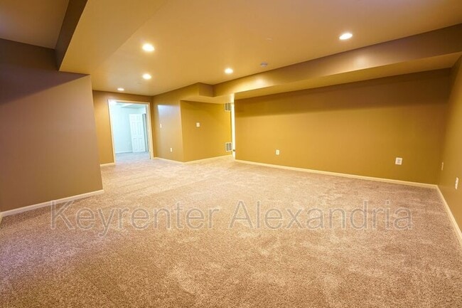 Building Photo - 20 Boulder Dr