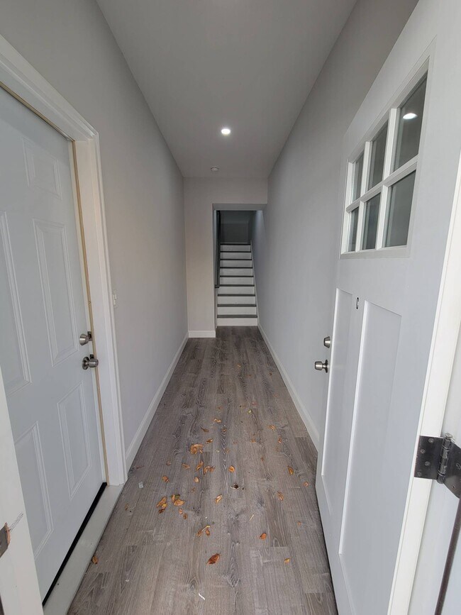 Building Photo - 31 Bouton St