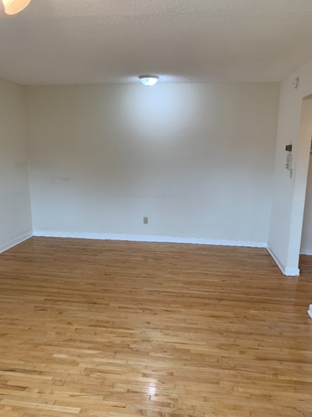 Building Photo - 877 St Paul Ave