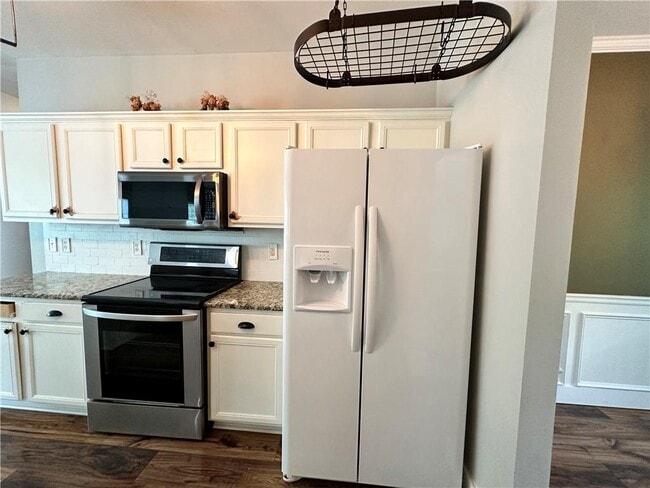 Building Photo - 2758 Suttonwood Way NE