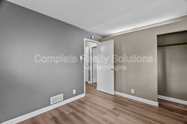 Building Photo - 10720 Spring Garden Dr