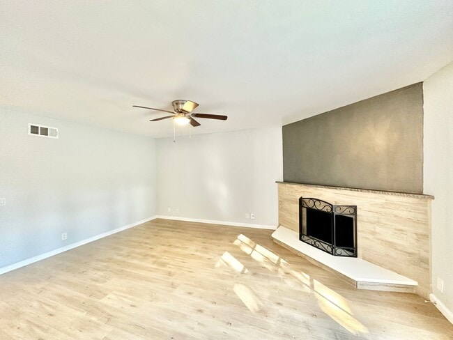 Building Photo - Beautiful, Single-Story, Updated, Private ...