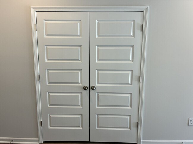 Building Photo - W2045