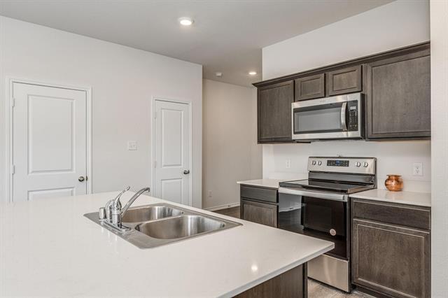 Building Photo - 2125 Croton Ave