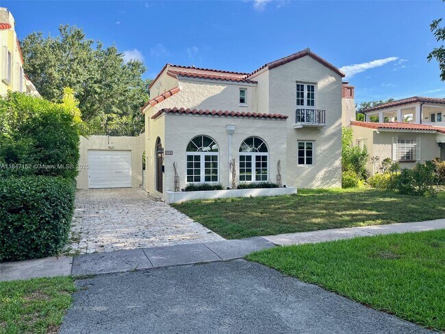 Primary Photo - 604 Alcazar Ave
