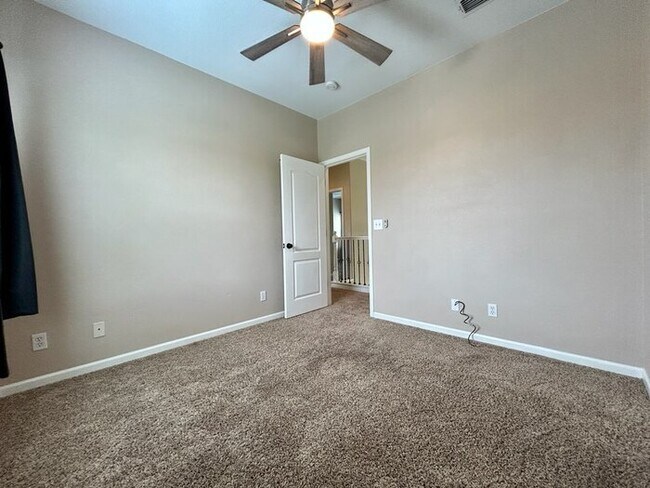 Building Photo - Gated Community! Beautiful 3bd/2.5bth in Folsom