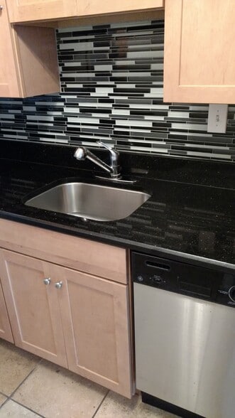 Building Photo - 720 W Gordon Terrace