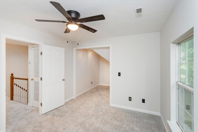 Building Photo - 105 Redbud Dr