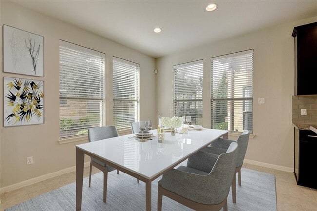 Building Photo - $1,000 off first month’s rent with a 2-year lease!
