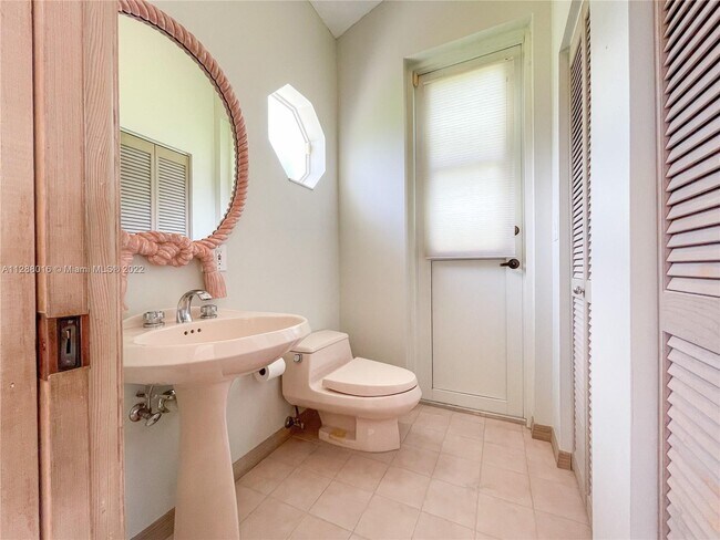 Building Photo - 7101 Holatee Trail