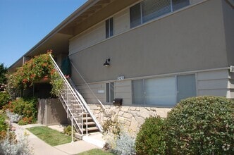 Building Photo - Encina Royale 3 Bedroom