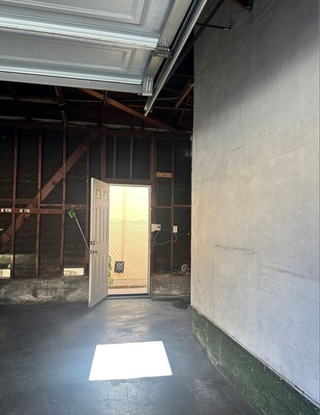 Building Photo - 3661 Webster Ave