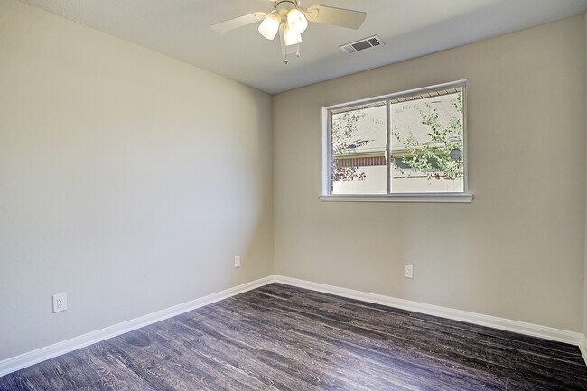 Building Photo - 6506 Larissa Cir