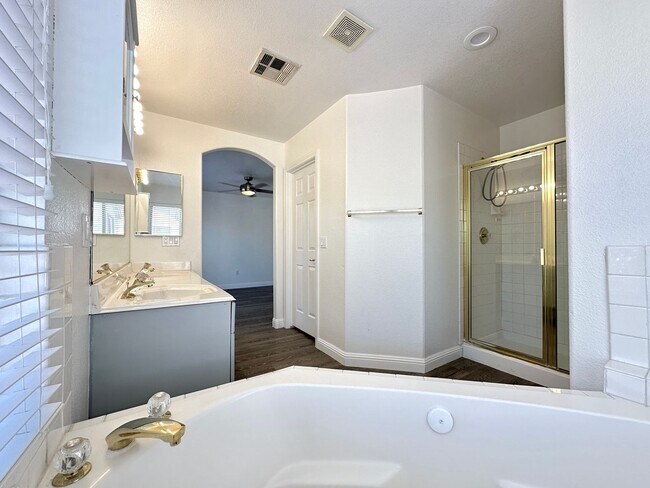 Building Photo - Aspen Meadows