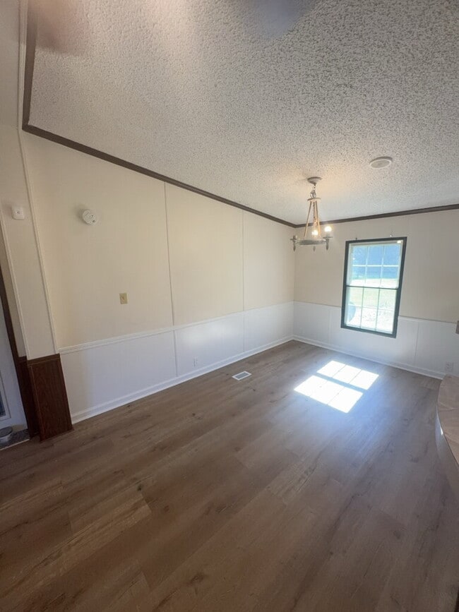 Building Photo - 1557 Catherine Lake Rd