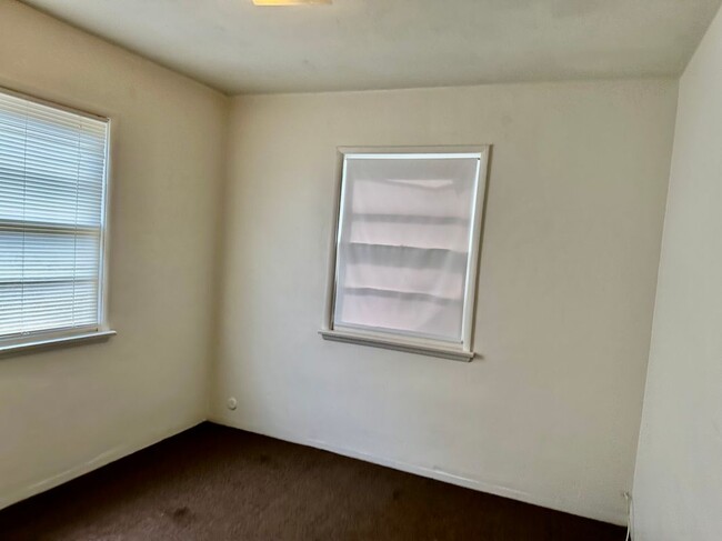 Building Photo - 2941 E Vista Way